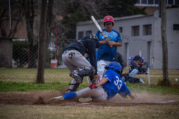 Kamikazes vs Caimanes